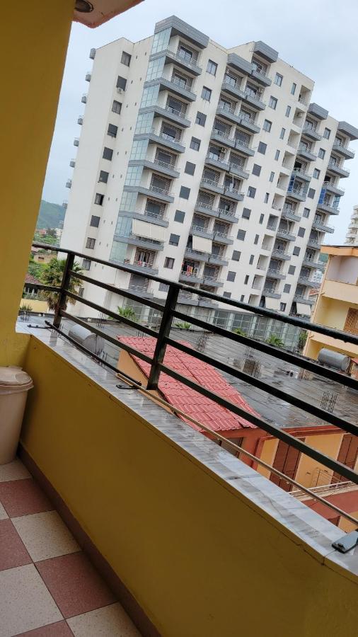 Charming Apartment Lushnjë エクステリア 写真