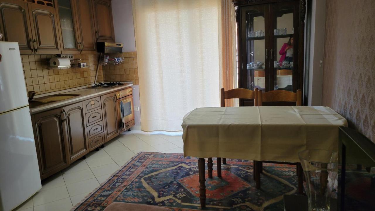 Charming Apartment Lushnjë エクステリア 写真