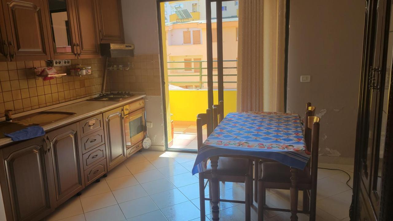 Charming Apartment Lushnjë エクステリア 写真